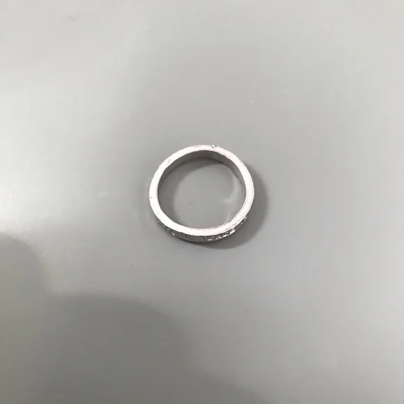 Silver ring - Picture 1 of 1